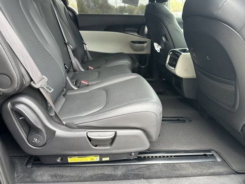 Certified 2024 Kia Carnival SX Prestige image 18