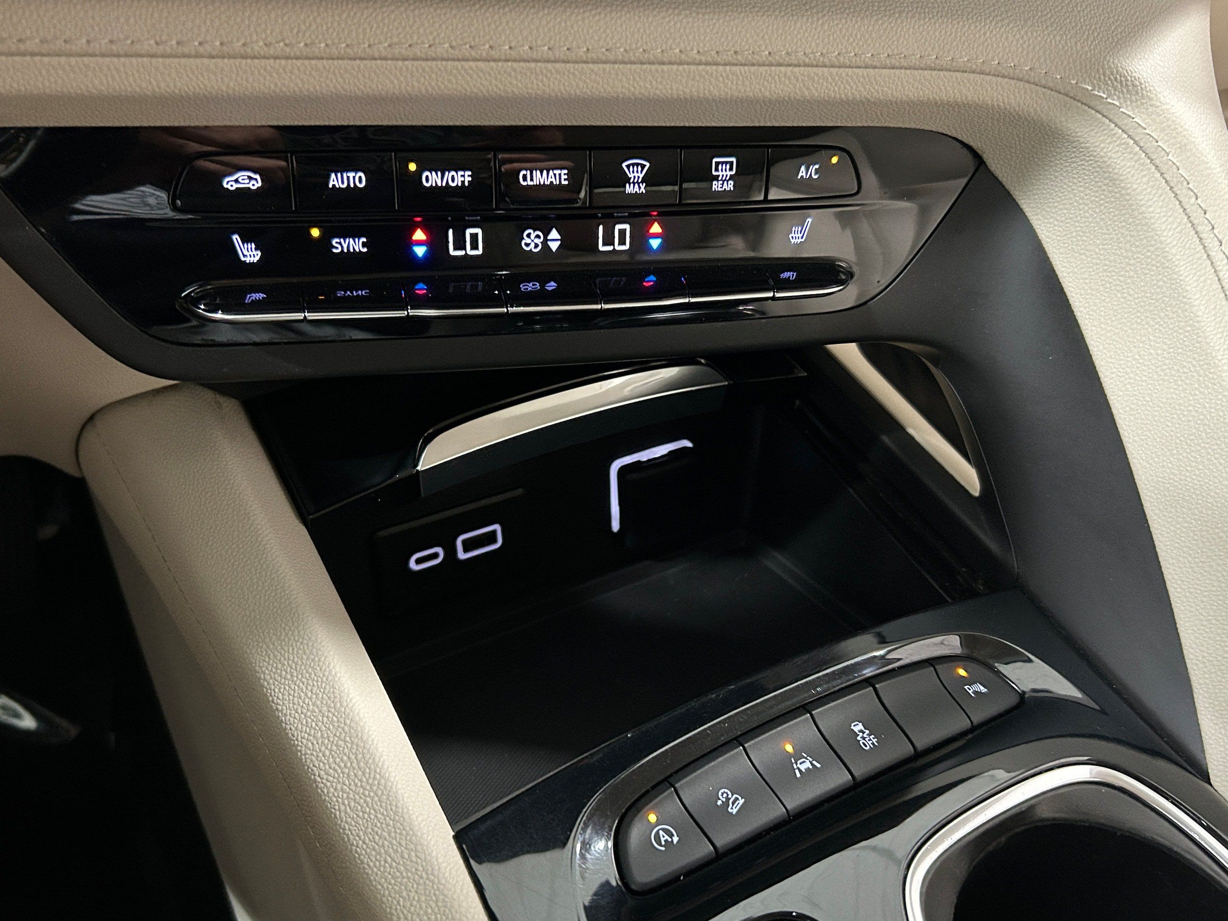 Used 2021 Buick Envision Essence AWD/4WD image 10