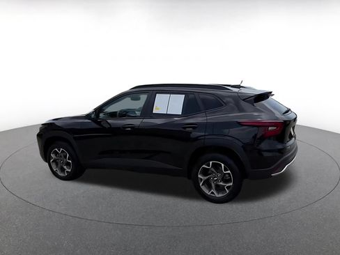 Used 2025 Chevrolet Trax LT FWD image 10