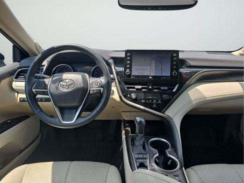 Used 2022 Toyota Camry XLE FWD image 9