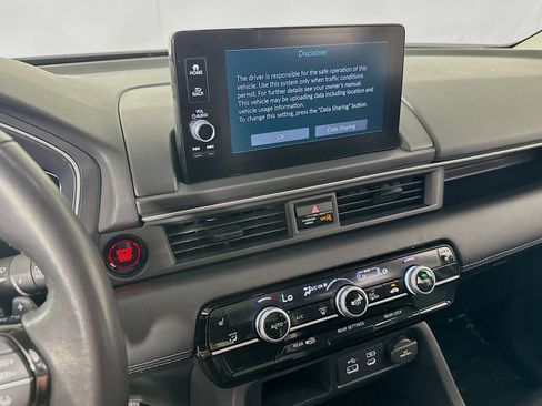 Used 2025 Honda Pilot Touring image 16