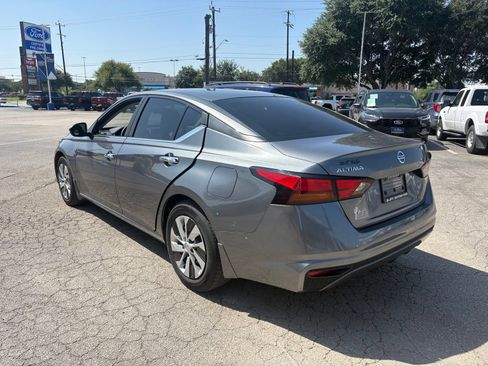 Used 2022 Nissan Altima 2.5 S FWD image 5