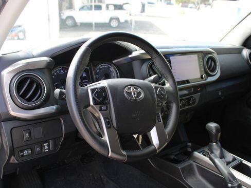 Used 2022 Toyota Tacoma SR5 w/ Trail Edition image 11