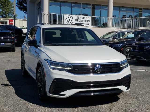 Certified 2024 Volkswagen Tiguan SE R-Line FWD image 3