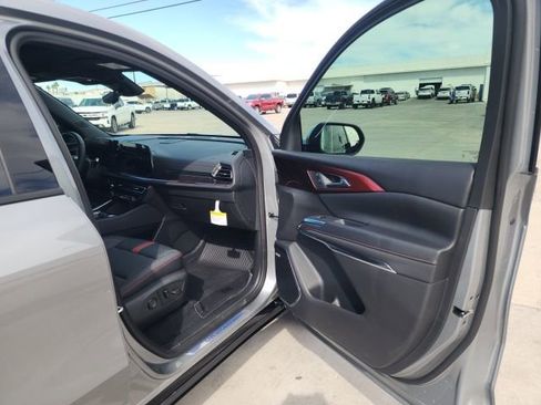 New 2026 Chevrolet Traverse RS w/ LPO, Floor Liner Package FWD image 30