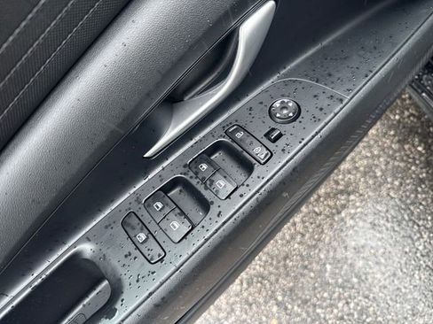 Certified 2022 Hyundai Elantra SE FWD image 11