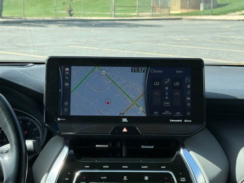 Used 2021 Toyota Venza Limited w/ Advanced Technology Package image 12