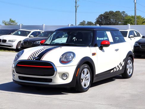 Used 2016 MINI Cooper 2-Door Hardtop image 3