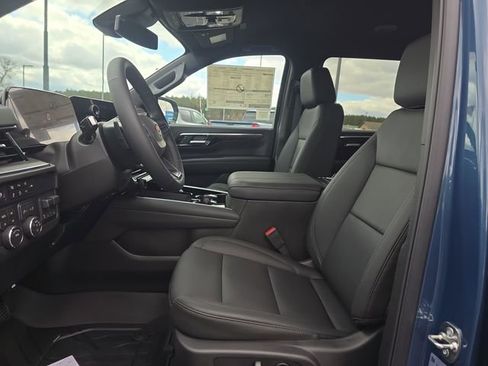 New 2026 Chevrolet Suburban LT image 9