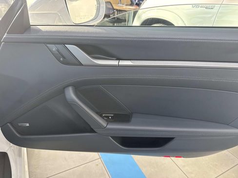 Used 2025 Porsche 911 Carrera image 6