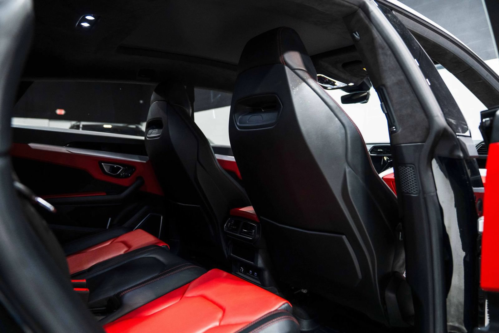 Used 2022 Lamborghini Urus AWD/4WD image 28
