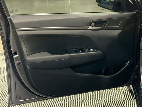 Used 2018 Hyundai Elantra SE image 14