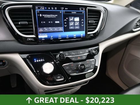 Used 2023 Chrysler Pacifica Touring-L FWD image 31