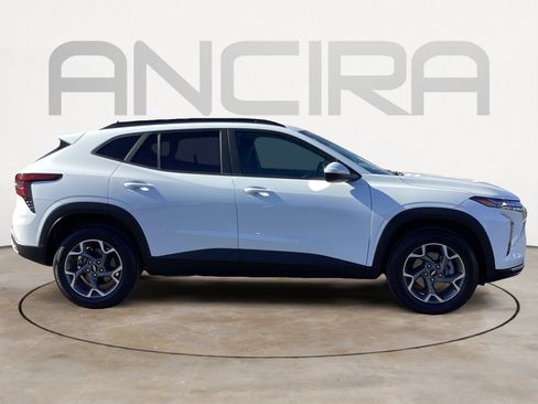 Used 2025 Chevrolet Trax LT image 15