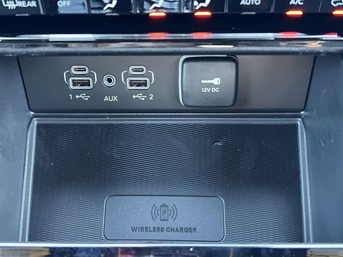 New 2025 Jeep Grand Cherokee Limited w/ Luxury Tech Group II image 8