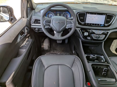 New 2026 Chrysler Pacifica Limited FWD image 20