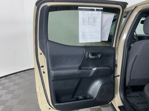 Used 2018 Toyota Tacoma TRD Off-Road image 23