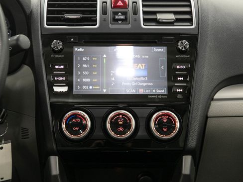 Used 2018 Subaru Forester 2.5i Premium AWD/4WD image 18