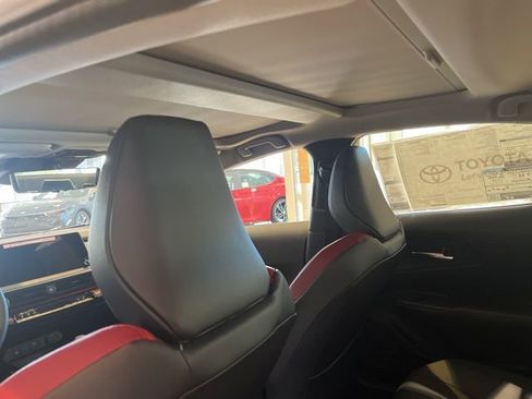 New 2025 Toyota Prius Plug-In Hybrid image 8