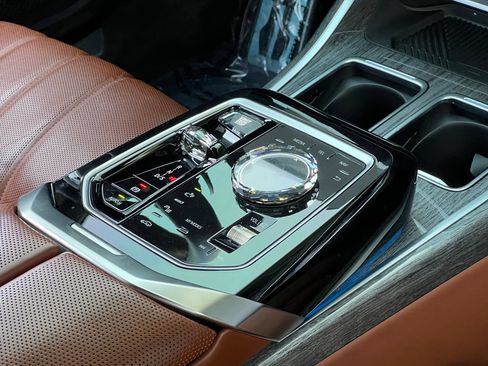 Used 2023 BMW 760i xDrive w/ Executive Package AWD/4WD image 39