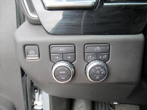 Used 2024 GMC Sierra 1500 Elevation image 20