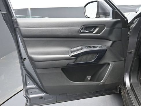 Used 2025 Nissan Pathfinder SV FWD image 11