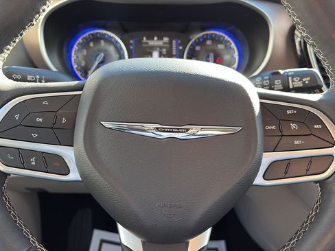 Used 2023 Chrysler Voyager LX image 25