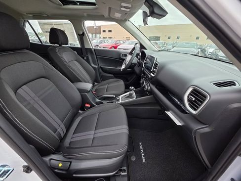New 2025 Hyundai Venue SEL image 10