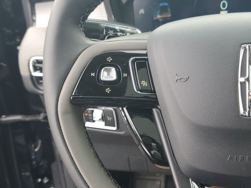 New 2026 Lincoln Corsair Premiere image 17