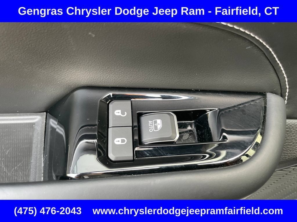Certified 2023 Jeep Grand Cherokee Overland AWD/4WD image 37
