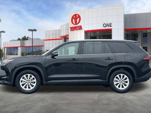 Used 2025 Toyota Grand Highlander AWD image 8