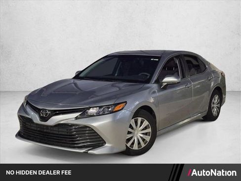 Used 2018 Toyota Camry FWD image 1