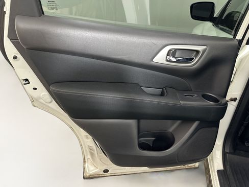 Used 2017 Nissan Pathfinder SV FWD image 23