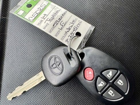 Used 2014 Toyota Sienna LE image 42