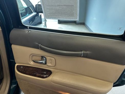 Used 1997 Lincoln Town Car Signature RWD image 36