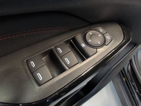 Used 2025 Chevrolet Trax RS w/ Sunroof Package FWD image 17