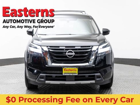 Used 2023 Nissan Pathfinder SL w/ SL Premium Package AWD/4WD image 2