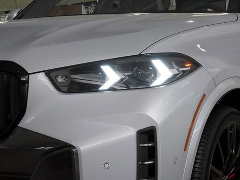 Used 2026 BMW X5 xDrive40i w/ M Sport Package image 32