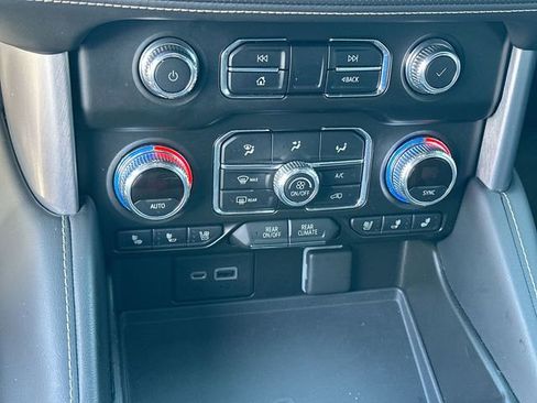 Used 2021 GMC Yukon SLT image 17