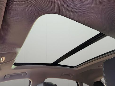 Used 2020 Audi e-tron Premium Plus image 25