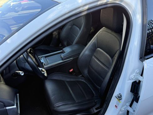 Used 2020 Jaguar XE S image 7