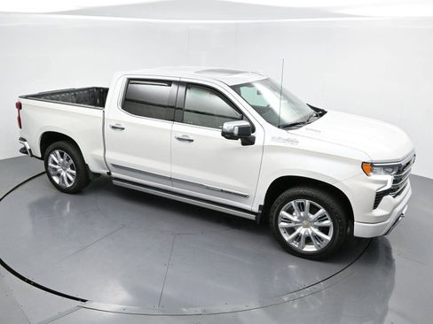 Used 2022 Chevrolet Silverado 1500 High Country w/ High Country Premium Package AWD/4WD image 37