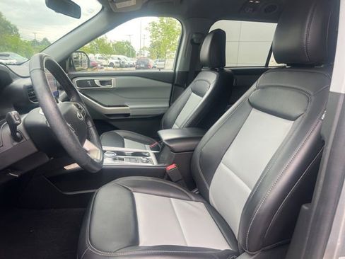 Used 2023 Ford Explorer XLT w/ Equipment Group 202A AWD/4WD image 23