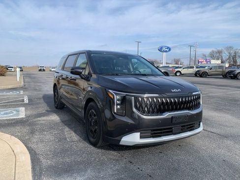 Used 2025 Kia Carnival image 3