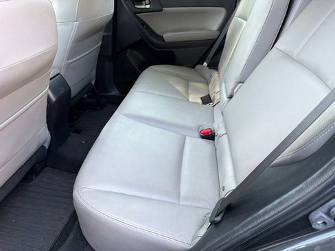 Used 2016 Subaru Forester 2.5i Limited AWD/4WD image 3