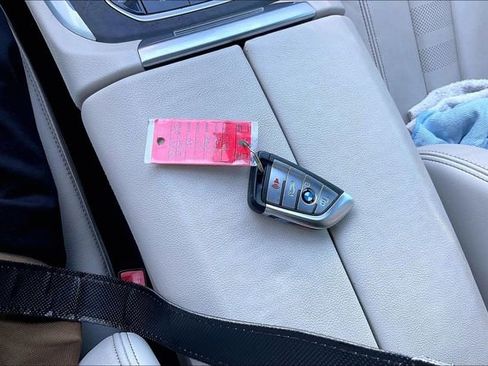 Used 2022 BMW X5 xDrive45e w/ M Sport Package image 12