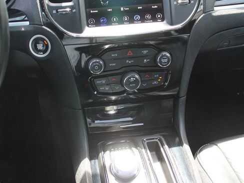 Used 2018 Chrysler 300 S w/ 300S Premium Group image 31