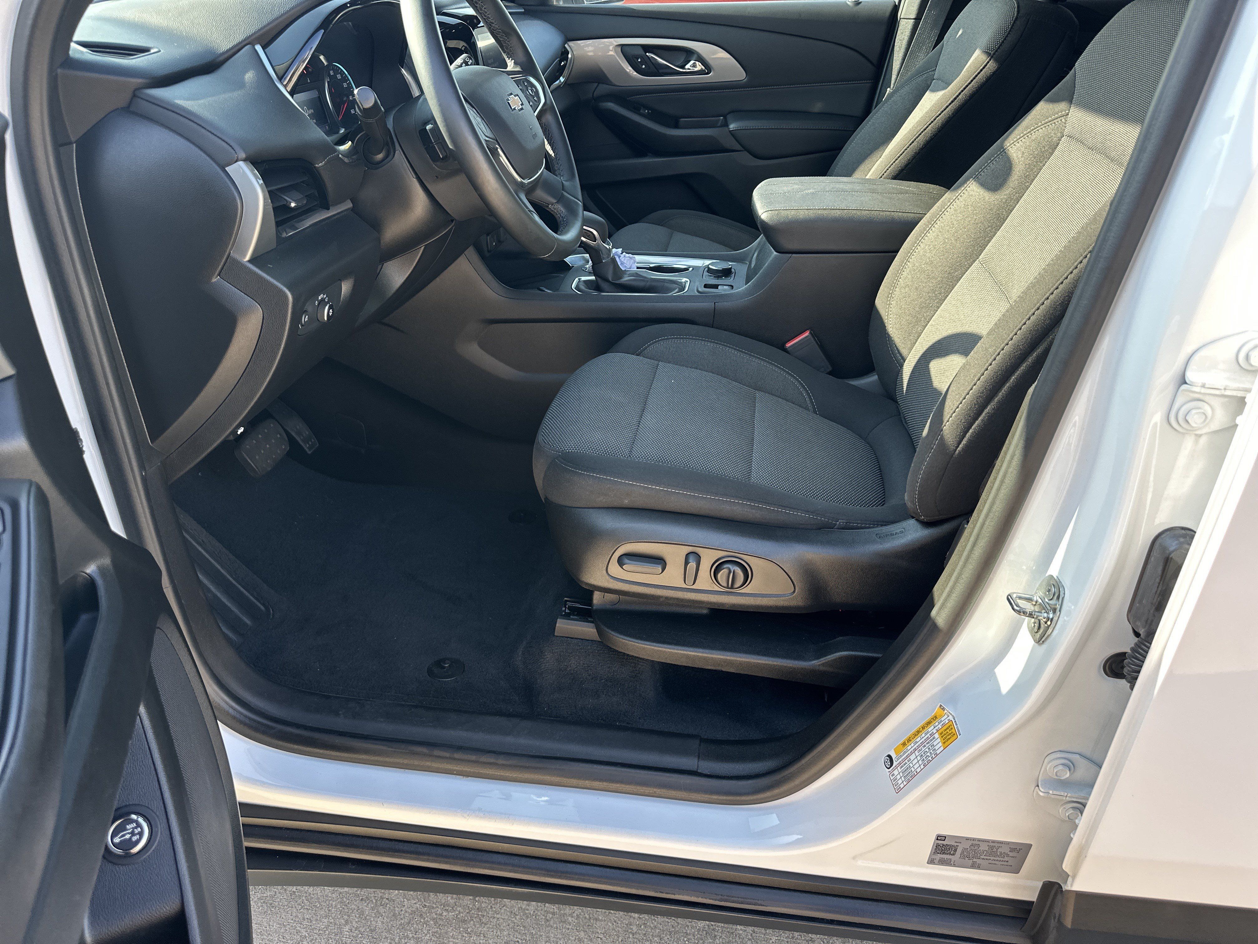 Certified 2023 Chevrolet Traverse LT FWD image 10