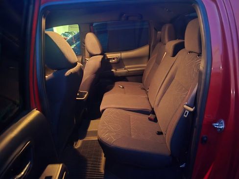 Used 2017 Toyota Tacoma TRD Off-Road image 14