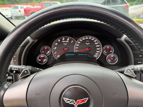 Used 2006 Chevrolet Corvette Coupe w/ Preferred Equipment Group RWD image 24